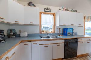Ocean Wynns - Nags Head MP 13, 20 Yards to the Beach, Ocean Views, Close to Attractions