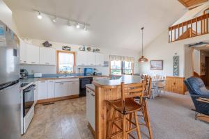 Ocean Wynns - Nags Head MP 13, 20 Yards to the Beach, Ocean Views, Close to Attractions