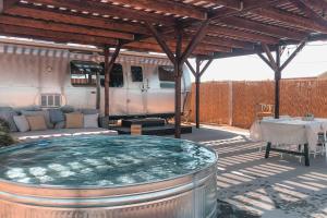 Airstream Desert Stay | Hot Tub, Views, Stargazing