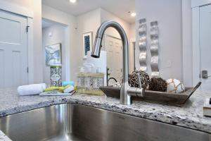 Perdido Retreat - Modern Luxury 4BR Home - Walk to Beach!