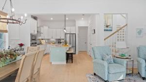 Resorting To Happiness by AvantStay Close to the Beach w Pool Access