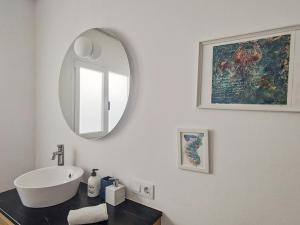 VolKKanrentals Casa Lila Seafront House