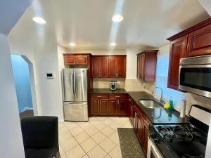 NYC 10 Minutes from JFK Queens Comforts