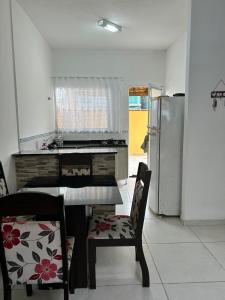 Casa de temporada em Itanhaem em condomínio