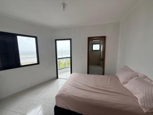 Apartamento com piscina beira mar, Praia Grande