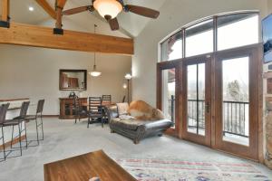 Marina Park Mountain View Townhome: Heart of Frisco