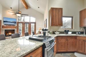 Marina Park Mountain View Townhome: Heart of Frisco