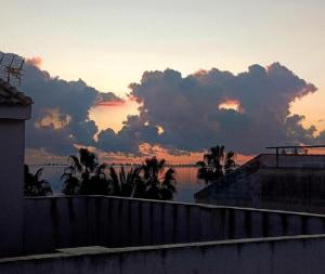 Modern Art Apartment 50m to the Beach