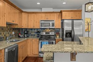 Canmore Condo Sleeps 10 Steps to Main Street