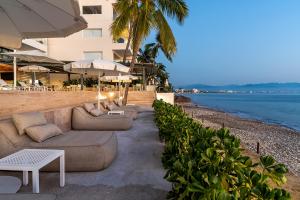 Panarea Beachfront Living - Pools Spa Gym & Luxury Amenities