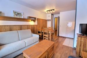 Résidence Grand Bois B - CONFORTABLE 2 PIECES, SKIS AUX PIEDS ET PROCHE DES COMMERCES MAE-3314