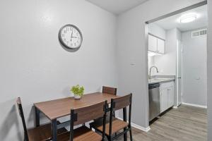 Comfortable 1-bed w hardwood-style floors