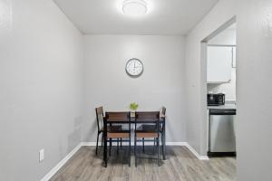 Comfortable 1-bed w hardwood-style floors