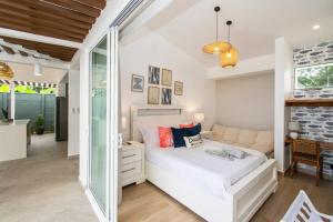 NEW! Villa, 3bdrs with AC, Pool, close to Marino Ballena