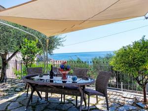 Apartment Ulivi sul Mare by Interhome
