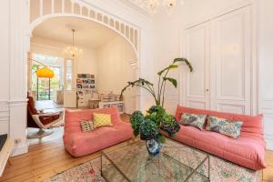 Authentic & charming townhouse in trendy Antwerp Zurenborg