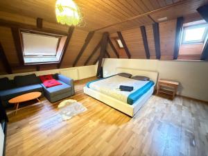 Private room in the big house near Bolligen station