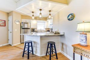 Walk to Beach North Myrtle Condo!