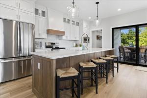 Modern Lakefront Escape | The Twelve