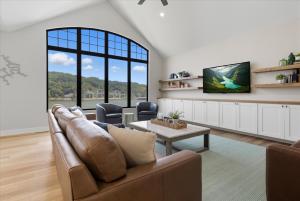 Modern Lakefront Escape | The Twelve