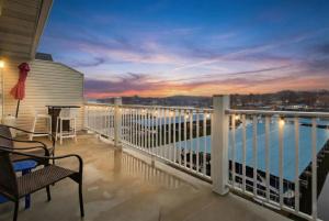 Lake Views & Loft Retreat for Kids w 12x30 Slip at MM11