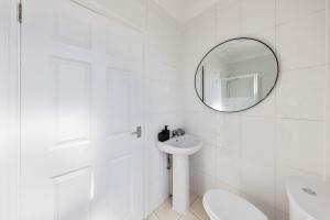 Contractor Base Near M25 Self-Contained Studio