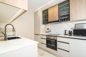 Luxurious 61st floor 3BR TOP Location & Views