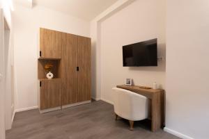 Jomi Stays Berlin - Kudamm