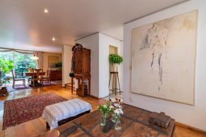 MrW Artists Atelier Orchid Oasis 3Br House