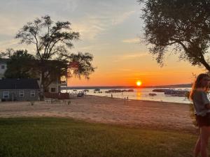 Beachy condo with Pool and Hot Tub