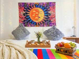 Romantic Escape 1 Bedroom 500m from Beach with King Bed Pool Gym Office 302