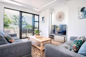 Live like a local In The Heart of Moffat Beach