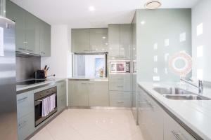 Live like a local In The Heart of Moffat Beach