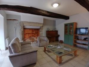 Maison ancienne rénovée avec terrasses, jusquà 6 personnes, La Gaubretière - FR-1-426-154