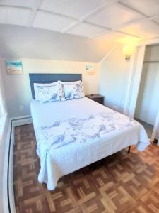 Cozy 3BD Cottage 8 min to beach Pet friendly