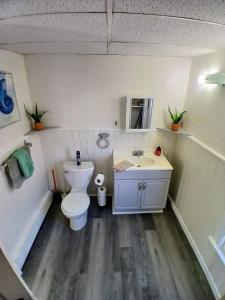 cozy 2BD 7 min walk to beach Pets Ok 2 FREE parkin