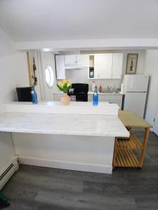 2 BD 7 min to beach Pets Ok 2 FREE parking