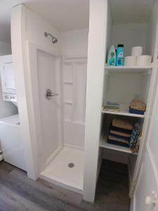 2 BD 7 min to beach Pets Ok 2 FREE parking