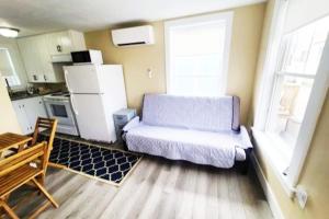 Updated 2 BD cottage 10 min walk to Pier & Beach