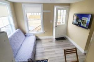 Updated 2 BD cottage 10 min walk to Pier & Beach