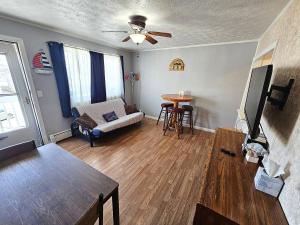 Beach across the street Pet Friendly Sleeps 3