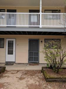 Condo Ideal location Ski, Shop, Hike