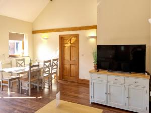 Westfield Courtyard - Uk50704