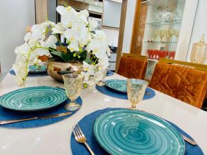 Apartamento FRENTE MAR 2 suítes, ar condicionado