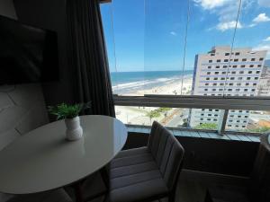 Vista Mar, 1 Dorm, Sacada com Jacuzzi , wi fi ,garagem, 5 hospedes, enfrente ao Mar