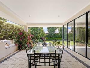 "Ile-de-Re" Generous Garden Home by the Beach