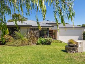 "Ile-de-Re" Generous Garden Home by the Beach