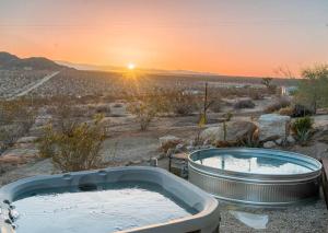 Art House Joshua Tree | Spa, Cowboy Pool & Views