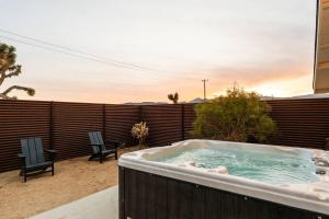 The Sawtooth House - Pioneertown Escape with Pool, Spa, Views & Fire Pit