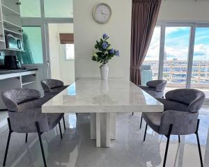 Pattaya beach view talay 6 by Sunshine